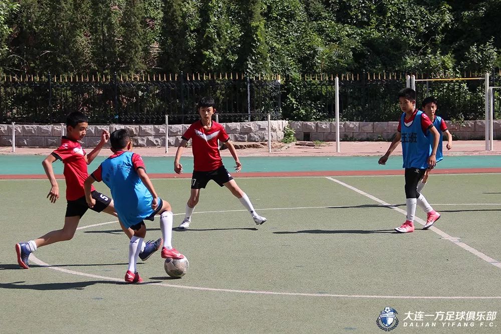 「蓝·青训」欧洲青训专家团考察万达4所基地校赞中国青训在前进