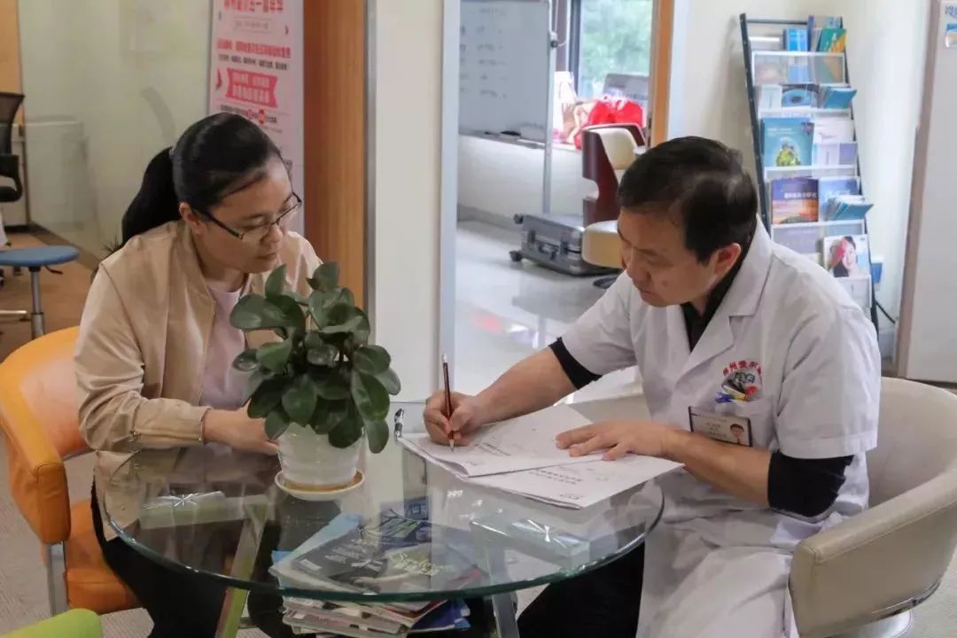 柳州人注意！怕眼镜拉低颜值？要不要做近视手术？他们这样说…