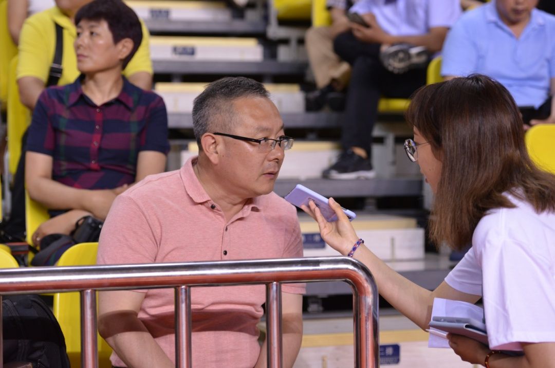 我们毕业了的感人事件,学生们毕业了感动哭了