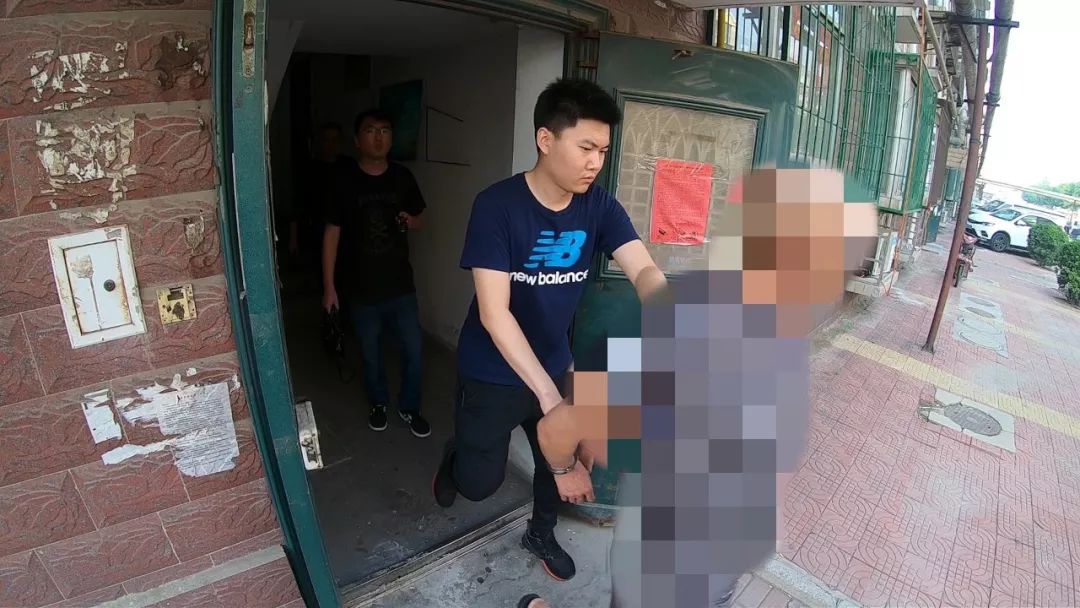 粤港警方成功侦破一起网络赌博案,警方逮捕多名私彩赌博人员