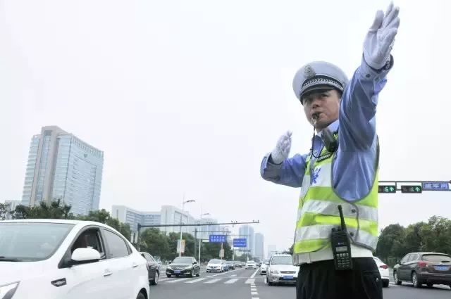 来PK！用一种水果形容警察，你的答案是……