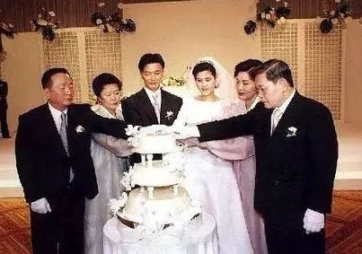 白富美走向人生巅峰的时候,真正的白富美的生活是怎么样的