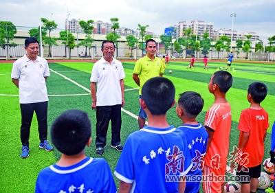 二十三年初心不改立志振兴家乡足球