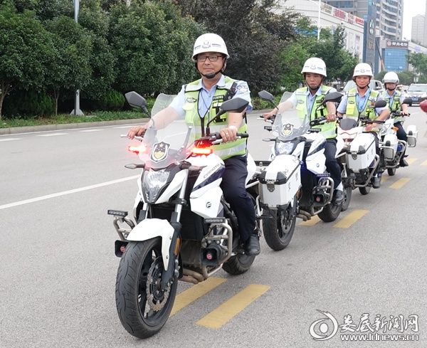 绿茵场上最美“警察蓝”中非少年足球友谊赛安全保卫工作掠影