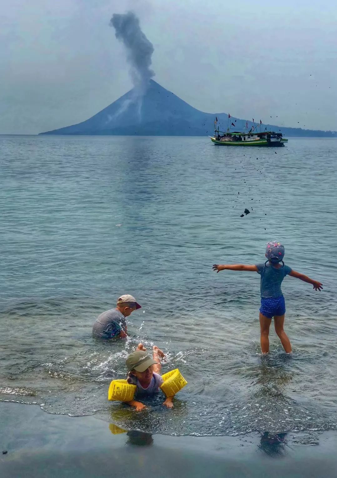 挖到一座免签直飞的超冷门海岛！火山浮潜摸小鹿，好玩秒杀巴厘岛