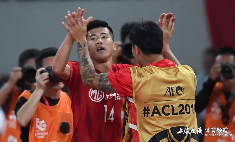 上海上港前锋李圣龙,上海上港足球队员李圣龙哪里人