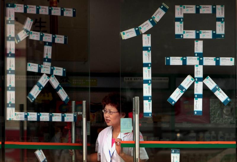 癌症“续命药”进了医保,有些患者却开不到,还有人说,这么贵的药用医保支付不公平