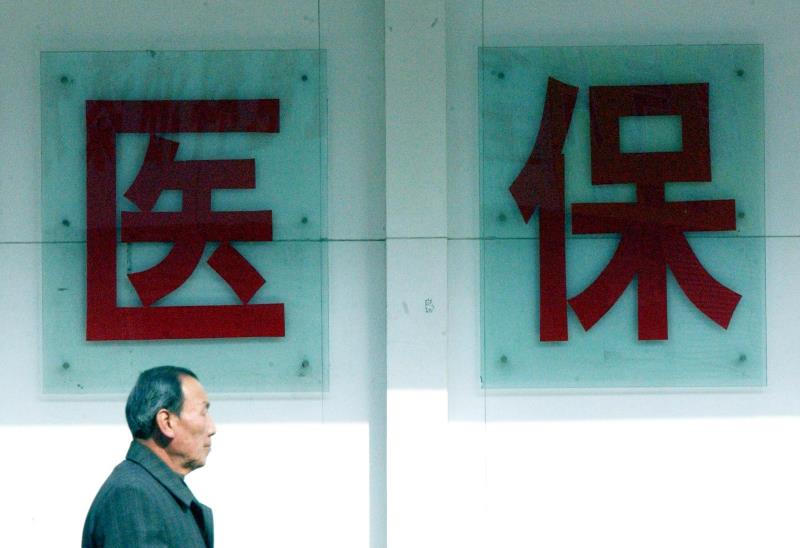 癌症“续命药”进了医保,有些患者却开不到,还有人说,这么贵的药用医保支付不公平