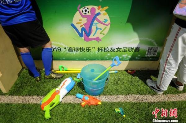 球场野玫瑰,野球场上