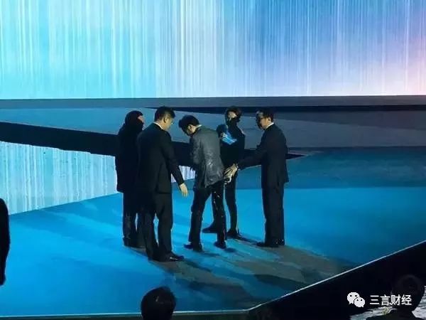 谁用水泼李彦宏,为啥有人拿水泼李彦宏