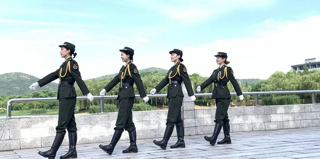 毕业照告别的是我们的青春,毕业照是我们永久的留念