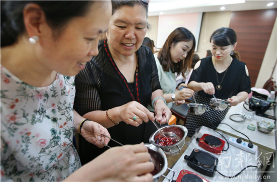 社区妇联关爱女性健康,社区妇联激发妇女内生动力