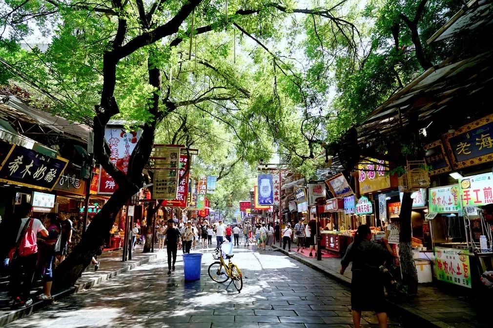 西安钟楼商圈事件真相,西安钟楼商圈历史