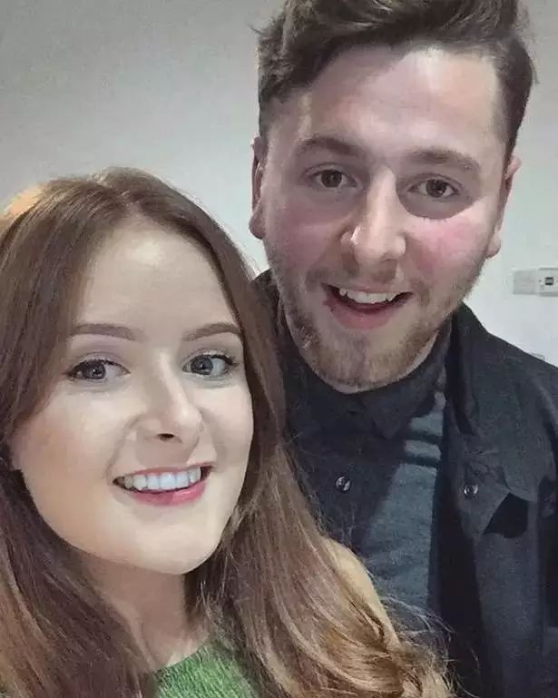 戴隐形眼镜眼睛长虫有什么症状,戴隐形眼镜把眼角膜磨坏了