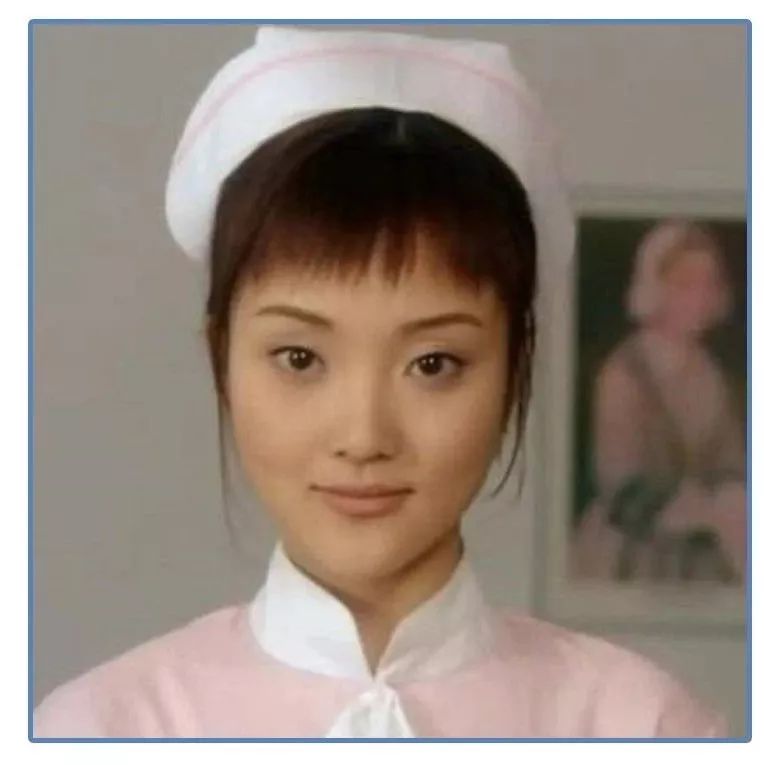 泫雅丰唇后颜值下跌?!但大家都爱这样的“香肠嘴”啊