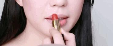 泫雅丰唇后颜值下跌?!但大家都爱这样的“香肠嘴”啊