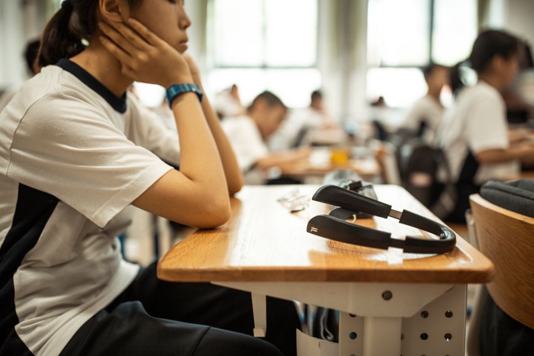 控制大脑视频,监控人脑思维的仪器