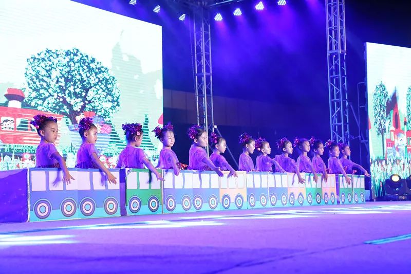辉煌70载，娃娃送华章——我区举行喜迎建国七十周年消夏晚会