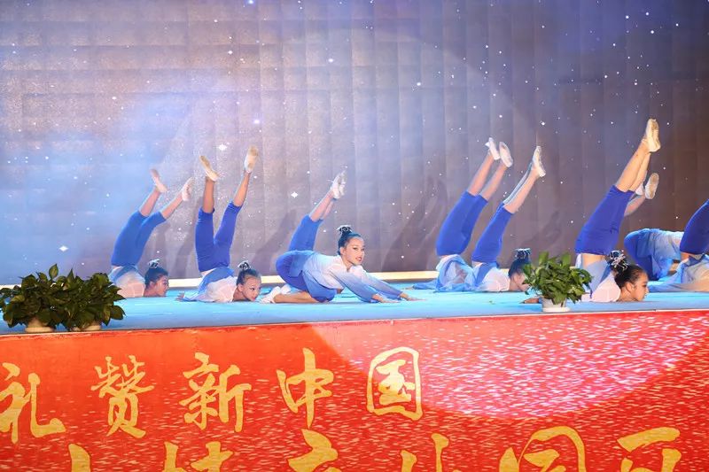 辉煌70载，娃娃送华章——我区举行喜迎建国七十周年消夏晚会