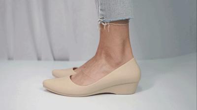 别再说雨鞋捂脚又显丑!有了它,增高显腿长!我天天盼着下雨