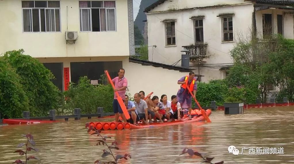 被洪水淹没的阳朔,暴雨过后的阳朔西街
