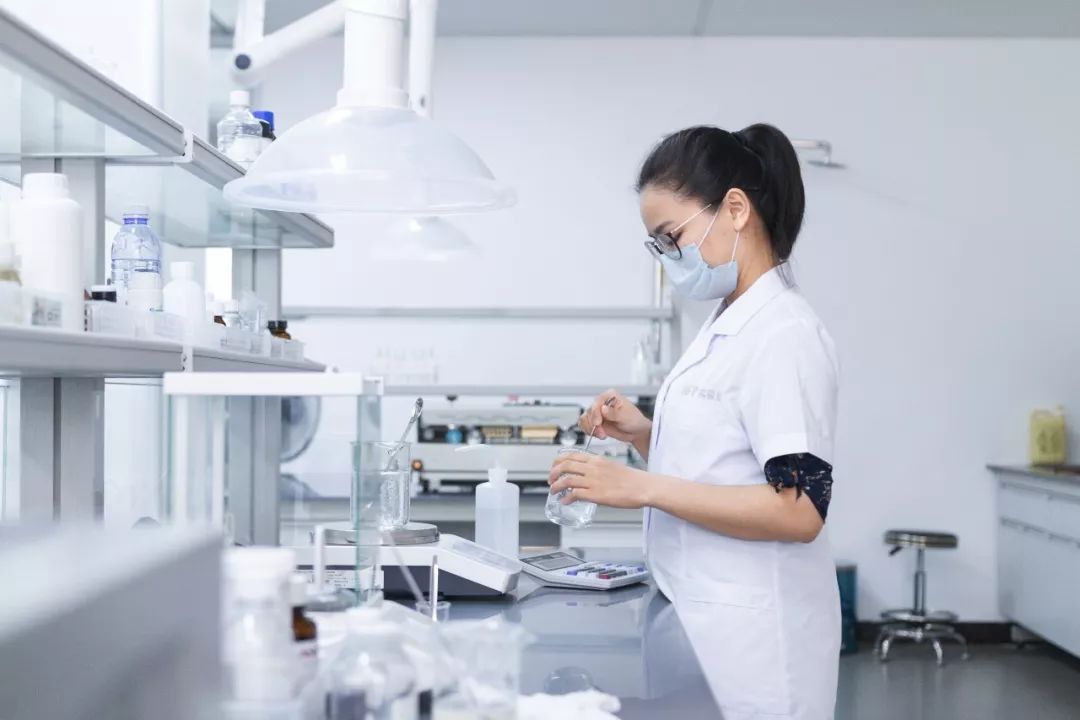 严重的黑头怎么处理教程,反复黑头的原因和解决方法