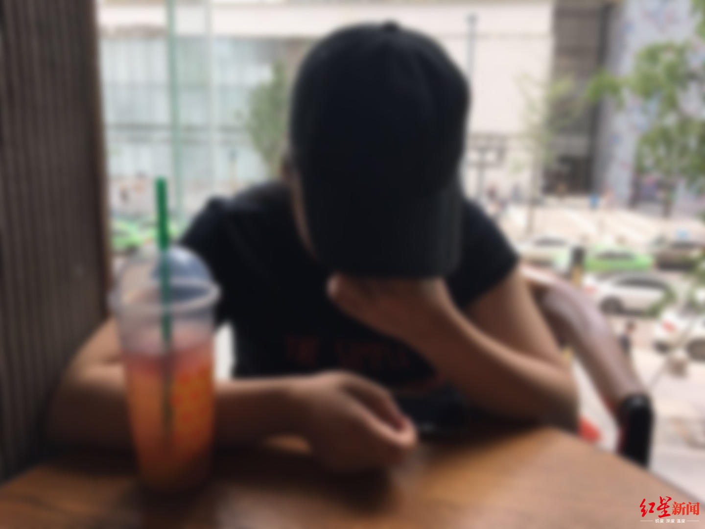 90后女护士欠巨债被赶出家门,一名90后护士欠网贷