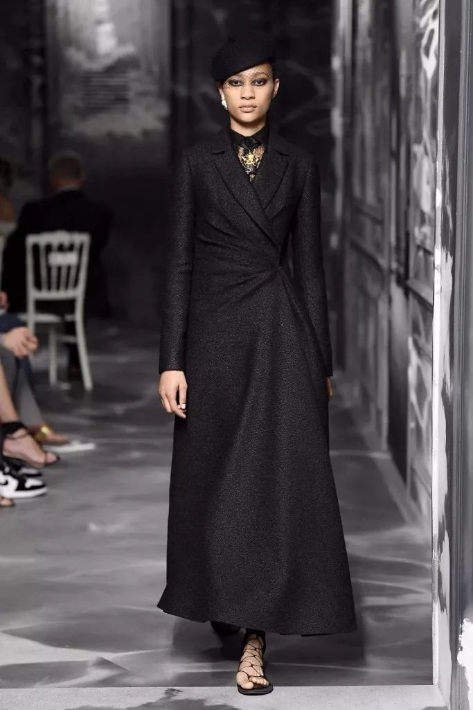 Beauty|CHANEL开挂、DIOR大女人？一线秋季彩妆速递