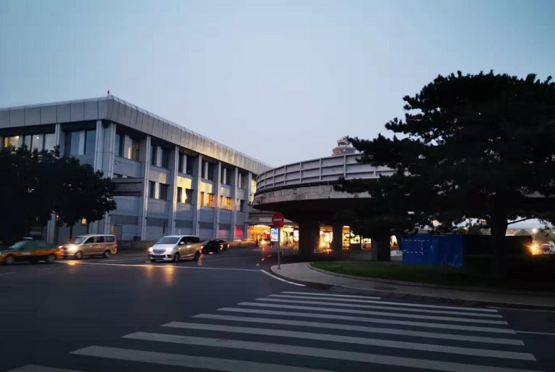 劳动人民坐地铁,坐火车去首都机场怎么坐