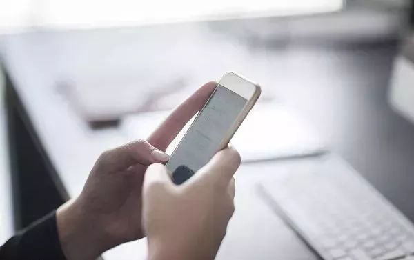 手机防蓝光贴膜可以减少辐射吗,手机用防辐射贴和防辐射膜哪个好