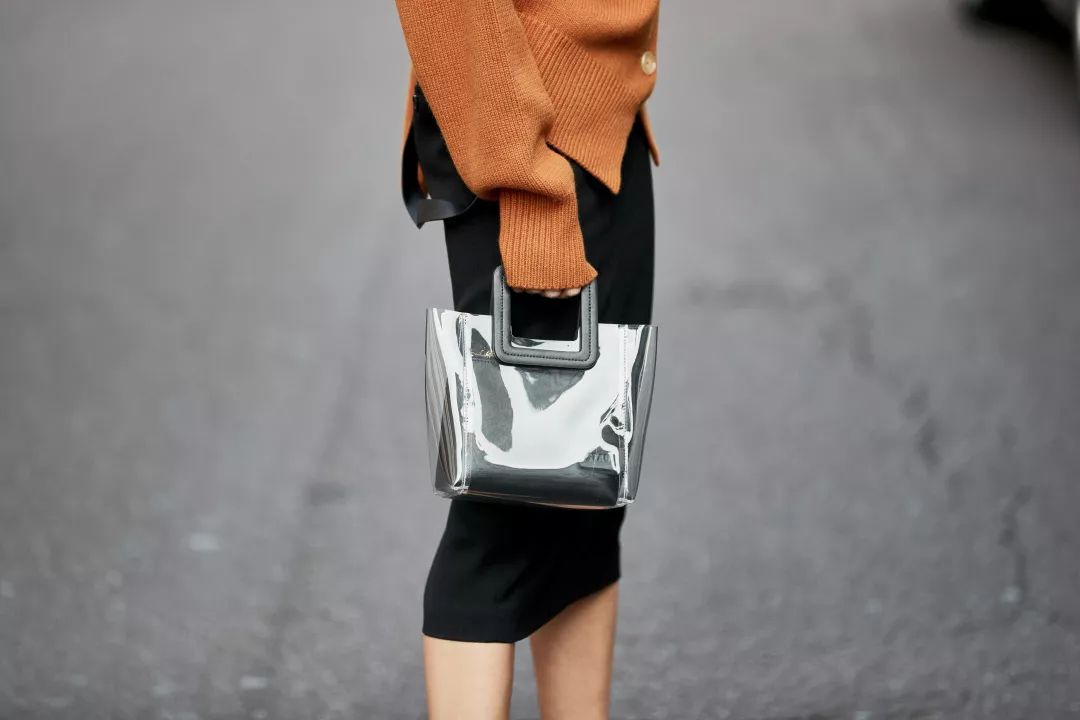 刘雯斜挎休闲包,今年流行的刘雯同款包