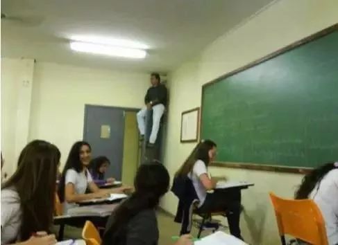 有个逗逼弟弟是个什么样的体验,一个逗逼老师的生活日常