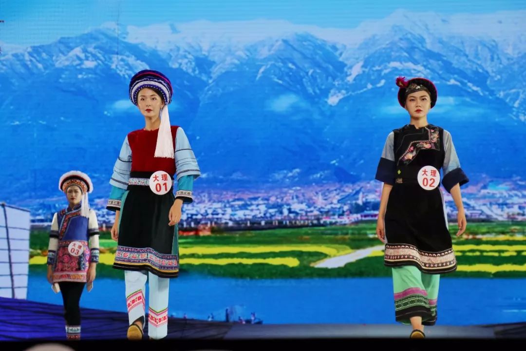 德宏五种少数民族服饰走秀音乐,云南少数民族服饰秀