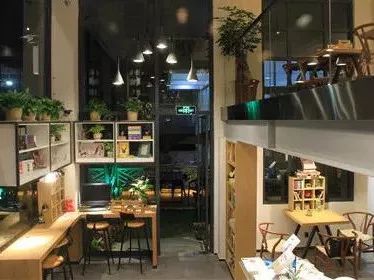 都上央视了！大学校园书店怎么突然这么火？