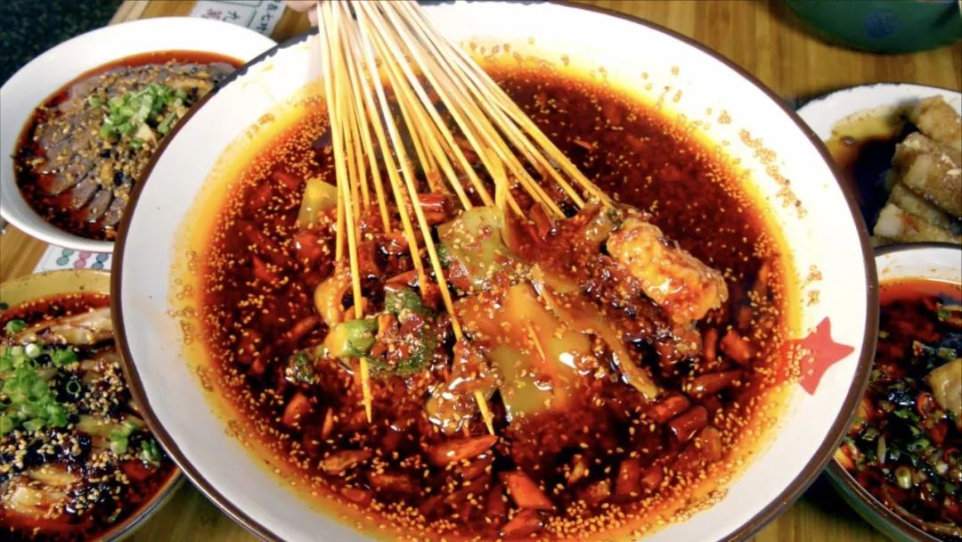 「辣汤早新闻」共60人！徐州市级机关选调公务员了！◆徐州铁路将增开多趟暑运临客！◆这两条路入选江苏省最美跑步线路