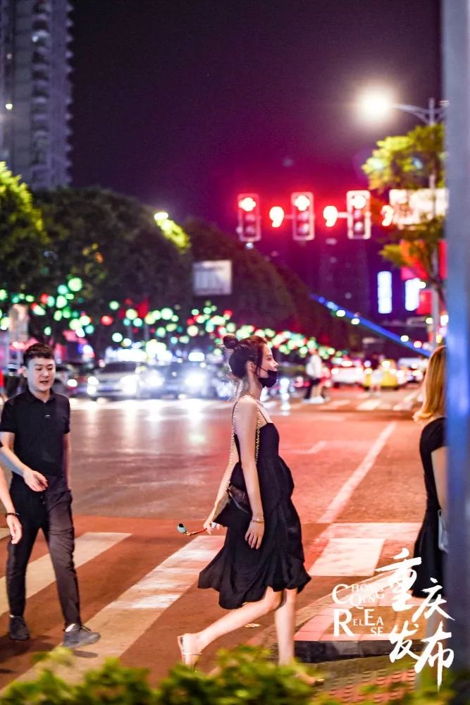 山城重庆夜晚如此宁静而美丽,夜晚的重庆格外迷人