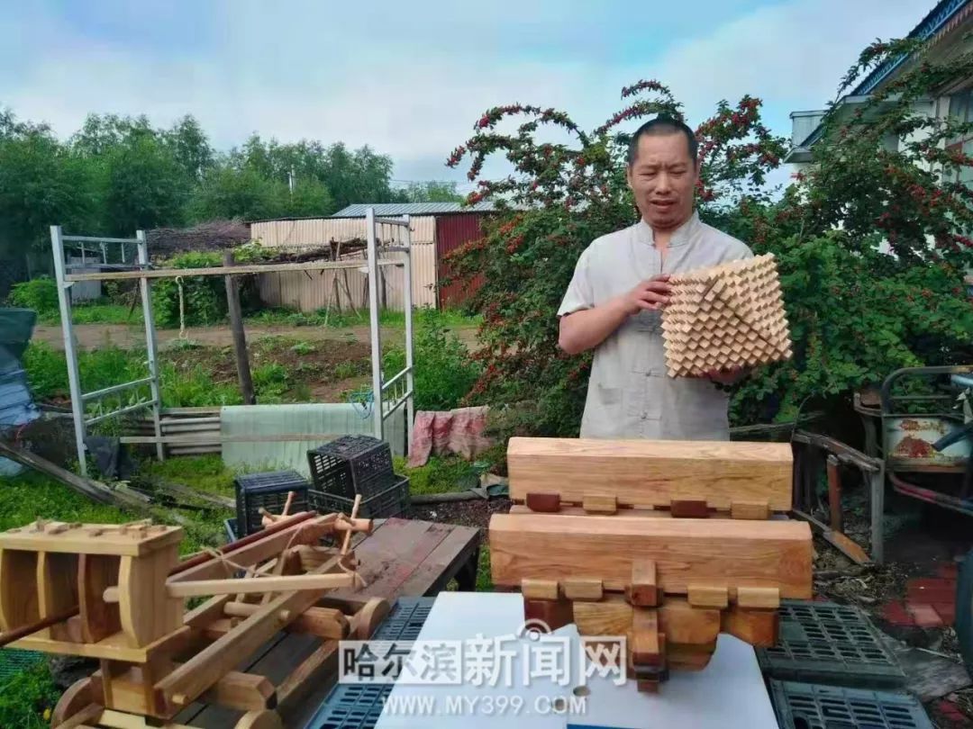 深山里藏着鲁班锁*四代第**传人他家小院如同木工博物馆丨这位“传奇工匠”建筑系大学生都向他求教