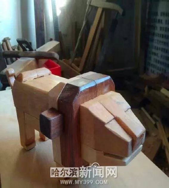 深山里藏着鲁班锁*四代第**传人他家小院如同木工博物馆丨这位“传奇工匠”建筑系大学生都向他求教