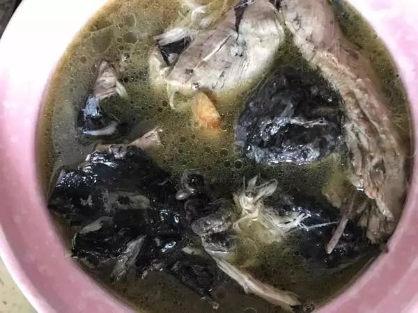 炖鸡为什么不能先加盐,炖鸡焯水后用热水还是用凉水炖