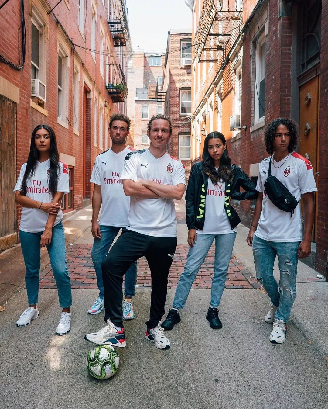 足球衣潮流设计,足球衣风格穿搭