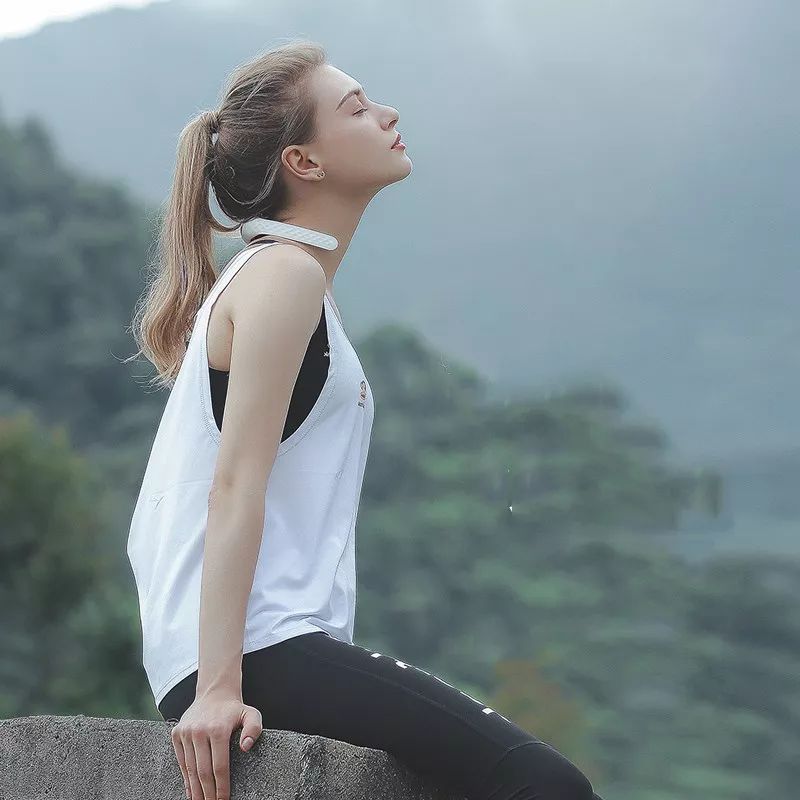 熬夜加班按摩,熬夜低头玩手机颈椎病