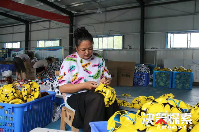 南召县小店乡：扶贫车间建村口脱贫致富有奔头