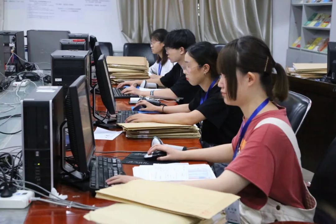 别急，毕业生人事档案已接收，网上可查！