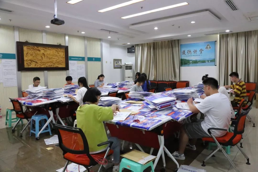 别急，毕业生人事档案已接收，网上可查！