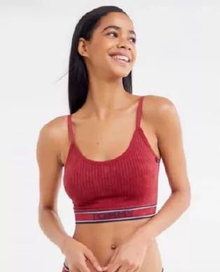 宋茜的衣服为什么这么高,宋茜一身醒目的白色套装