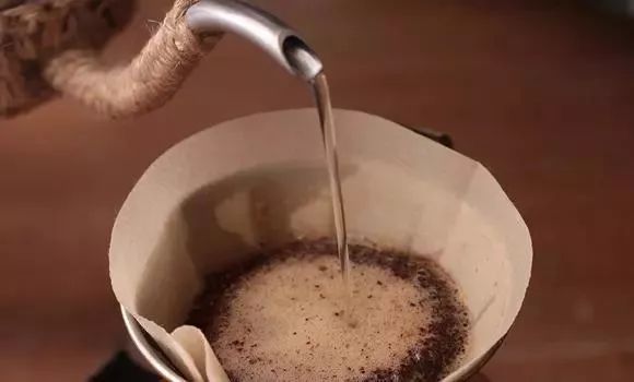 手冲咖啡的8个教学步骤,手冲咖啡入门技巧掌握冲泡三步骤