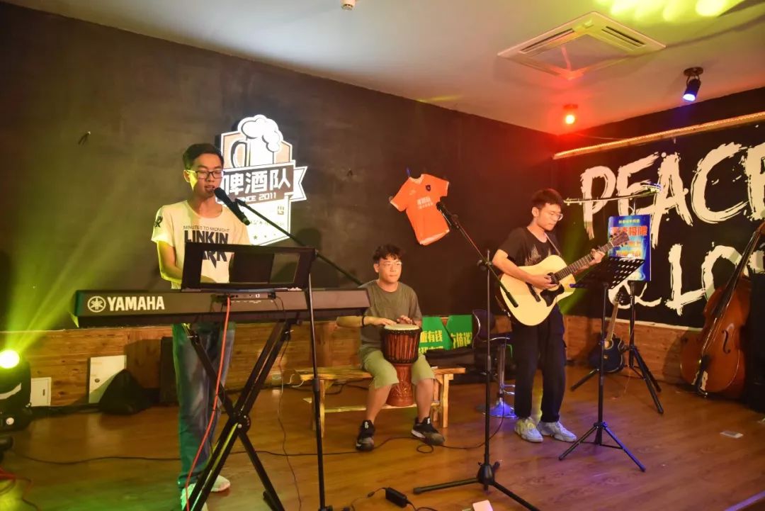 西海岸金沙滩啤酒城,西海岸啤酒城音乐餐吧