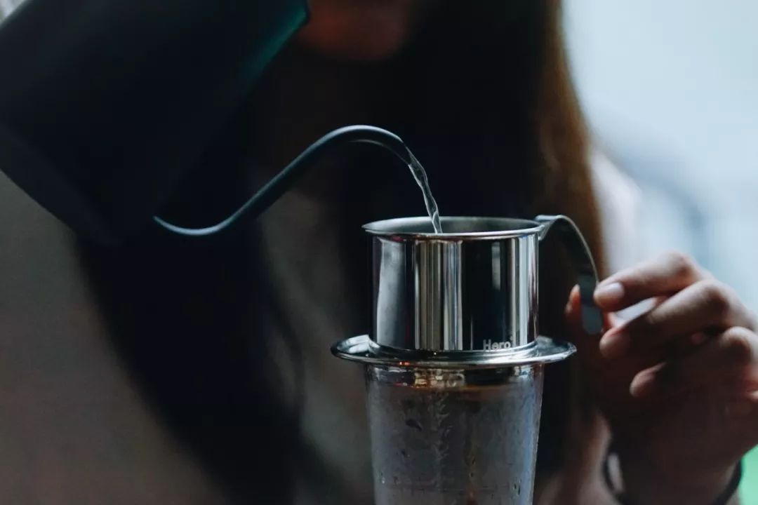 网购越南土特产|炼奶冰咖法包猪肝酱扎肉春卷虾片，一个下午茶全都拥有