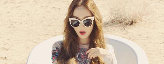 想要变好看？先找人夸你