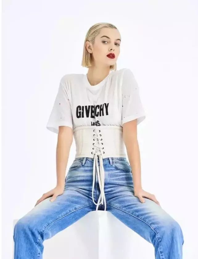 所谓的高级感就是越简单越高级,极简的高级感是极致的